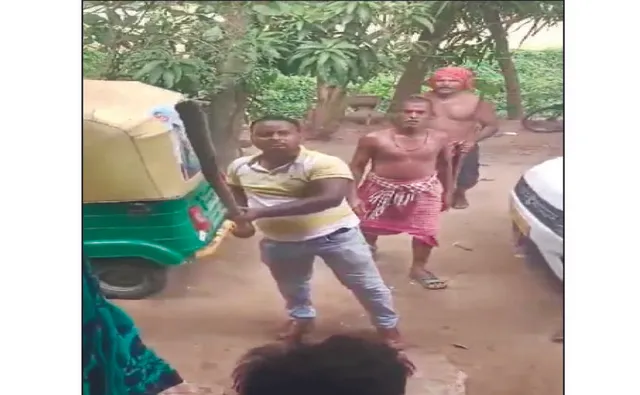 ଦମ୍ପତିଙ୍କ କଳି ସମାଧାନ କରିବାକୁ ଯାଇ ମାଡ଼ ଖାଇଲେ: ଘରେ ପୂରାଇ ୱାର୍ଡସଭ୍ୟାଙ୍କ ସ୍ୱାମୀଙ୍କୁ ଆକ୍ରମଣ