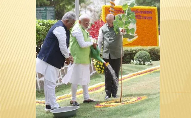 ‘ଗୋଟିଏ ଗଛ ମା’ଙ୍କ ନାମରେ’ ଅଭିଯାନର ଶୁଭାରମ୍ଭ କଲେ ପ୍ରଧାନମନ୍ତ୍ରୀ