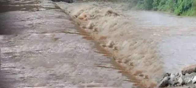 ଗାଧୋଉଥିବା ବେଳେ ନଦୀରେ ଭାସିଗଲେ, ଉଦ୍ଧାର କଲେ ସ୍ଥାନୀୟ ଯୁବକ