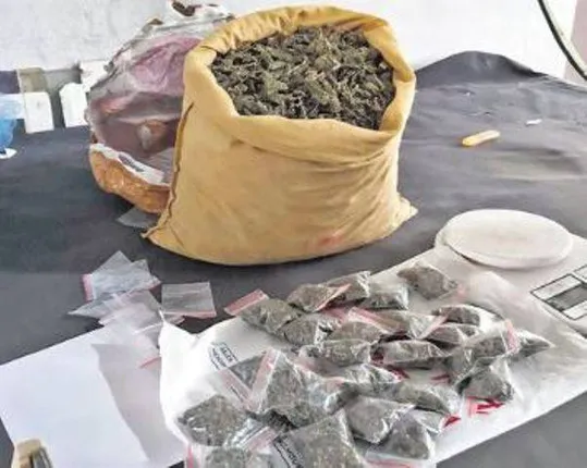 ଗଞ୍ଜେଇ ଚୋରାଚାଲାଣ ବେଳେ ଗାଡି ସହ ମାଫିଆ ଗିରଫ