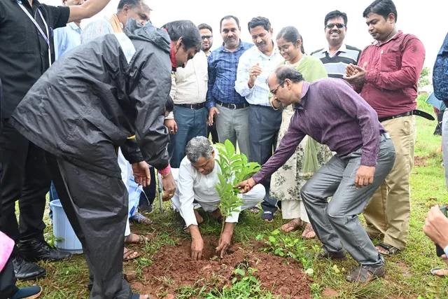 ଓଡ଼ିଶା କେନ୍ଦ୍ରୀୟ ବିଶ୍ୱବିଦ୍ୟାଳୟ ପକ୍ଷରୁ ବନ ମହୋତ୍ସବ ପାଳିତ: ପରିବେଶ ସଚେତନତା ପାଇଁ ୨୦୦ ଚାରା ରୋପଣ