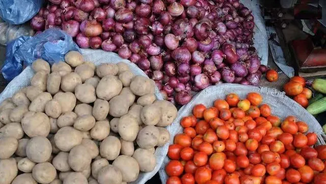 ଟମାଟୋ, ପିଆଜ ଏବଂ ଆଳୁ ଦର ଶୀଘ୍ର କମିବ: ସବସିଡି ବିକ୍ରି ହେବ ନାହିଁ