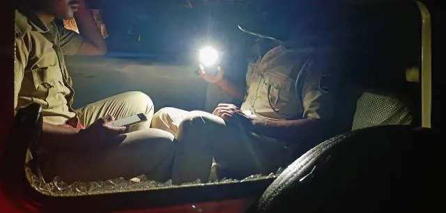 ଗ୍ରାମବାସୀଙ୍କ ଆକ୍ରମଣରେ ୪ ପୁଲିସ କର୍ମଚାରୀ ଆହତ, ଗାଡ଼ି ଭଙ୍ଗାରୁଜା