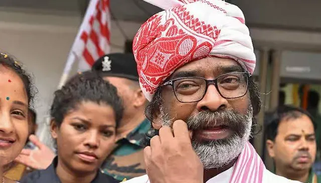 ଝାଡଖଣ୍ଡରେ ରାଜନୈତିକ ଉଷ୍ଣତା ବଢ଼ିଲା: ହେମନ୍ତ ହେବେ କି ମୁଖ୍ୟମନ୍ତ୍ରୀ!, ଚମ୍ପାଇ ସୋରେନଙ୍କ ଇସ୍ତଫା ନେଇ କଳ୍ପନାଜଳ୍ପନା