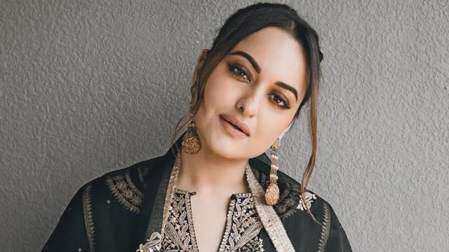 କ୍ୟାମେରା ମ୍ୟାନଙ୍କ କଥା ଶୁଣି ସୋନାକ୍ଷୀ ଦେଲେ ଏଭଳି ପ୍ରତିକ୍ରିୟା