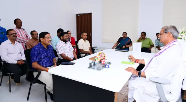 ଲୋକସେବା ଭବନସ୍ଥ ନିଜ କାର୍ଯ୍ୟାଳୟରୁ କାର୍ଯ୍ୟାରମ୍ଭ କଲେ ଉପମୁଖ୍ୟମନ୍ତ୍ରୀ କନକ ବର୍ଦ୍ଧନ ସିଂହଦେଓ