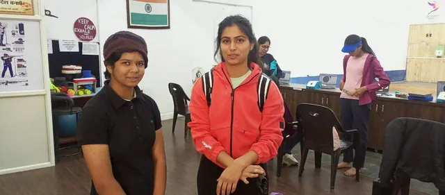 ପ୍ୟାରିସ୍‌ ଅଲିମ୍ପିକ୍ସରେ ବ୍ରୋଞ୍ଜ ପଦକ ବିଜୟିନୀ ମନୁ ଭାକରଙ୍କ ସହ ଓଡ଼ିଆ ଝିଅ ଦିବ୍ୟାଶା