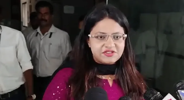 ଦିବ୍ୟାଙ୍ଗ ନୁହନ୍ତି ଆଇଏଏସ୍ ପୂଜା ଖେଡକର, ମେଡିକାଲ କଲେଜ ପ୍ରଫେସରଙ୍କ ଦାବି