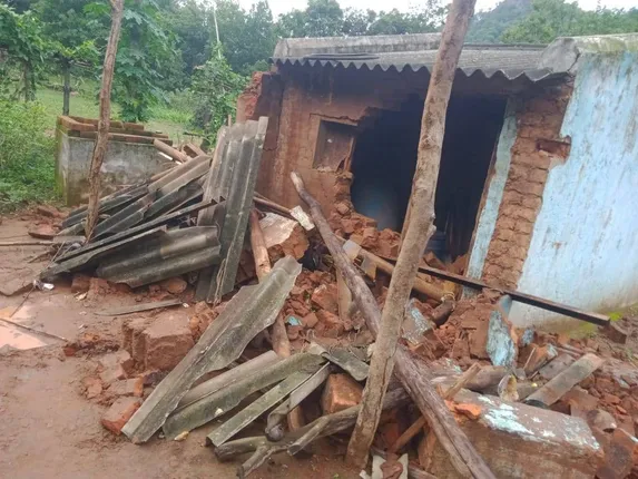 ପୁଣି ମାତିଲେ ଦନ୍ତା: ଘର ଭାଙ୍ଗିବା ସହ ବ୍ୟାପକ ଫସଲ ନଷ୍ଟ କଲେ, ଲୋକେ ଆତଙ୍କିତ