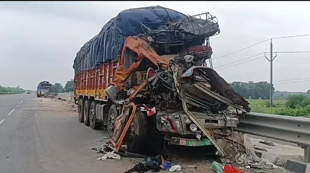 ତୀର୍ଥଯାତ୍ରୀ ବସ୍ ଦୁର୍ଘଟଣା ଗ୍ରସ୍ତ: ୧୦ ଗୁରୁତର, ଜଣେ ମୃତ