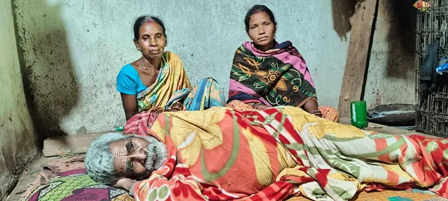 ପକ୍ଷଘାତ ରୋଗରେ ପୀଡ଼ିତ ଆଦବାସୀ ବୟୋବୃଦ୍ଧ ସୀମାଞ୍ଚଳଙ୍କୁ ଭତା ମିଳିବ କେବେ?