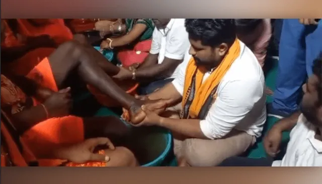 କାଉଡ଼ିଆଙ୍କ ପାଦ ଧୋଇଲେ ଉଚ୍ଚଶିକ୍ଷା ମନ୍ତ୍ରୀ ସୂର୍ଯ୍ୟବଂଶୀ ସୂରଜ