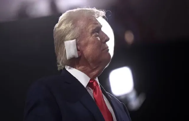 ଆକ୍ରମଣ ପରେ କାନ ବ୍ୟାଣ୍ଡେଜ୍‌ କରି ସର୍ବ ସମ୍ମୁଖରେ ଦିଶିଲେ ଟ୍ରମ୍ପ୍‌