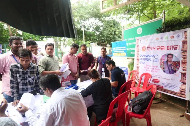 ଦିବ୍ୟ କଳା ମେଳାରେ ଜନ ସମାଗମ ବଢୁଛି