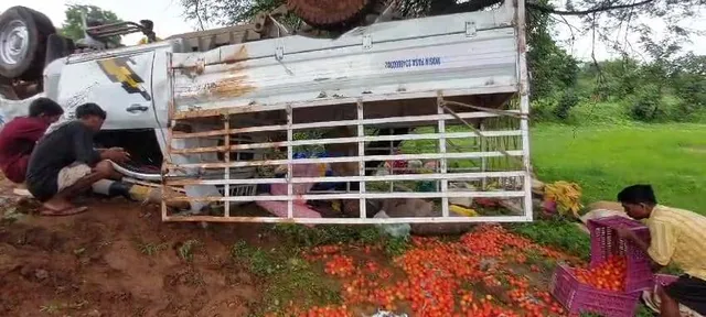 ପିକଅପ୍ ଭ୍ୟାନ୍ ଓଲଟି ପରିବା ବ୍ୟବସାୟୀ ଗୁରୁତର, ୫ ଆହତ