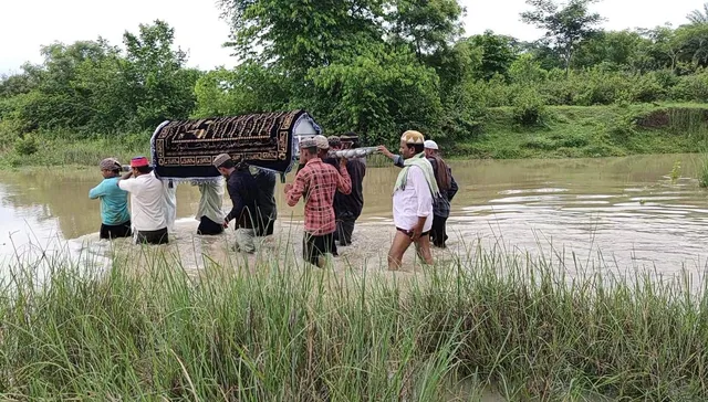 ନିର୍ମାଣ ହେଉନି ପୋଲ, ଶବ ସତ୍କାର ନିମନ୍ତେ ହେବାକୁ ପଡୁଛି ନଦୀ ପାର