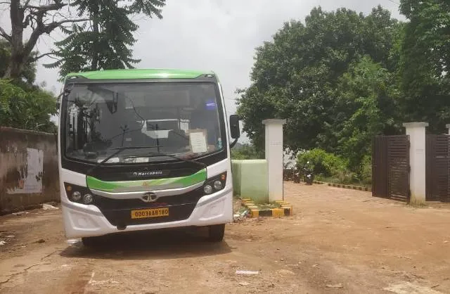 ମୁଖ୍ୟମନ୍ତ୍ରୀ ବସକୁ ଆକ୍ରମଣ: ସେବା ବନ୍ଦ କଲେ କର୍ମଚାରୀ