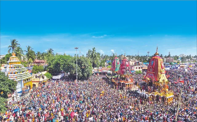 ଶ୍ରୀଗୁଣ୍ଡିଚା ମନ୍ଦିର ସାମ୍ନାରେ ତିନିରଥ: ଆଜି ଚତୁର୍ଦ୍ଧାବିଗ୍ରହଙ୍କ ଆଡ଼ପପହଣ୍ଡି