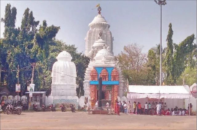 ସାତବର୍ଷର ଶ୍ରୀକ୍ଷେତ୍ର ଗଡ଼କୁଜଙ୍ଗ: ଦରପୋଡ଼ା ବିଗ୍ରହରୁ ବ୍ରହ୍ମକୁ ଆଣି ବିଶର ମହାନ୍ତି ପୂଜା କରିଥିଲେ