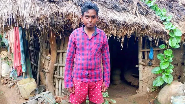 ଅନ୍ୟ ଆକାଉଣ୍ଟରେ ଆବାସ ଅର୍ଥ: ଭଙ୍ଗା କୁଡ଼ିଆରେ ଦୁଃଶାସନ