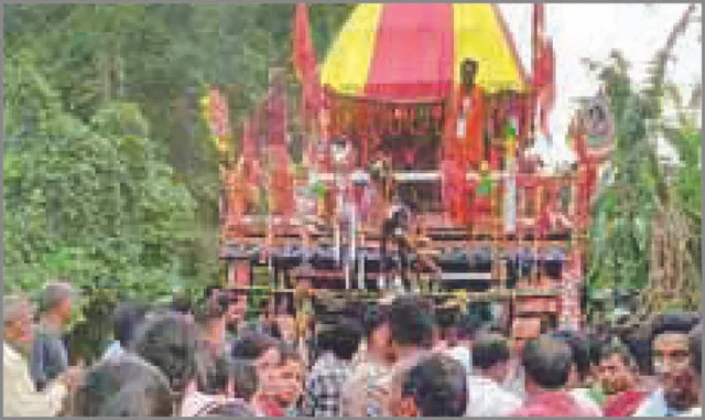 ଦଧିବାମନଙ୍କ ରଥଯାତ୍ରା: ଗୋଟିଏ ଦଉଡ଼ିରେ ପୁରୁଷ, ଅନ୍ୟଟିରେ ମହିଳା ଟାଣନ୍ତି ରଥ