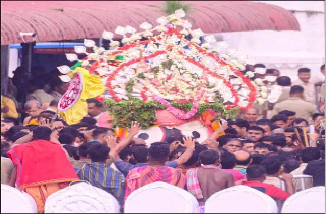 ୩ଥର ଗୋଟି ପହଣ୍ଡି, ୩ଥର ଧାଡ଼ି ପହଣ୍ଡି: ୬ଥର ପହଣ୍ଡି ହୁଅନ୍ତି ଶ୍ରୀବିଗ୍ରହ