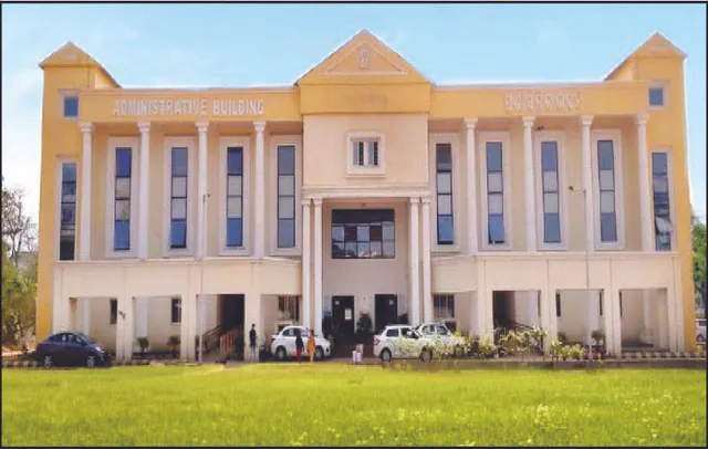 ରମାଦେବୀକୁ ୮୧ ଅତିଥି ଅଧ୍ୟାପକ ଭରସା: ଅବସରପ୍ରାପ୍ତଙ୍କ କାନ୍ଧରେ ଛାତ୍ରୀଙ୍କ ଶିକ୍ଷାର ଭାର