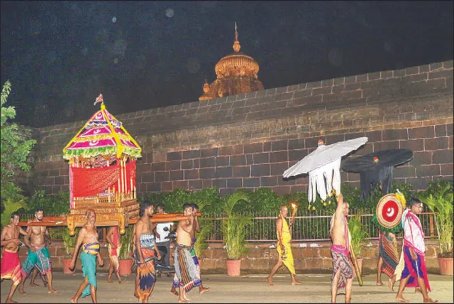 ୪ ମାସ ଶୟନ କରିବେ ଶ୍ରୀଲିଙ୍ଗରାଜ: ରାଜ୍ୟ ଭାର ଅର୍ପଣ ପାଇଁ ପର୍ଶୁରାମେଶ୍ବର ଯାତ୍ରା