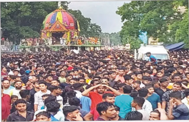 ବାରିପଦା ବଡ଼ଦାଣ୍ଡରେ ୨ ଲକ୍ଷ ଭକ୍ତଙ୍କ ସମାଗମ: ଅଧାବାଟରେ ଭଉଣୀ ସୁଭଦ୍ରା