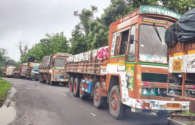 ଜାତୀୟ ରାଜପଥରେ ଘାଇ; ସୀମାରେ ଅଟକିଛି ଶହଶହ ଟ୍ରକ୍