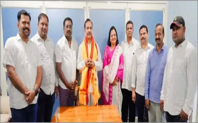 ପରାଜୟ ପରେ ବି ବିଜେଡି ବିବାଦ ତୁଟୁନି: ସମର୍ଥିତ କର୍ପୋରେଟରଙ୍କୁ ନେଇ ମନ୍ତ୍ରୀଙ୍କୁ ଭେଟିଲେ ମେୟର