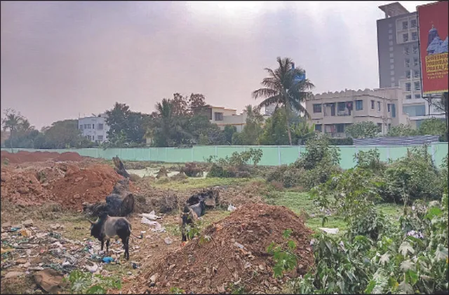 ୟୁନିଟ୍‌-୧ ହାଟ ଉପରେ ଚାପ ବଢ଼ି ଚାଲିଛି: ଗଛକାଟି, ପାଚେରି କରି ବସିଯାଇଛି ବିଏମ୍‌ସି