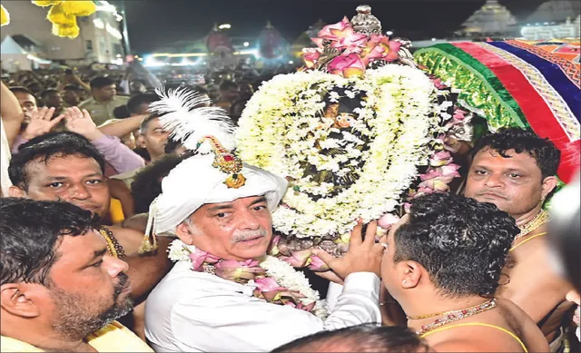 ଲକ୍ଷ୍ମୀନାରାୟଣ ଭେଟ କରାଇଲେ ଗଜପତି: ମା’ ବିମଳାଙ୍କ ଅନୁରୋଧ ପରେ ଆସିଲେ ମା’ ଲକ୍ଷ୍ମୀ