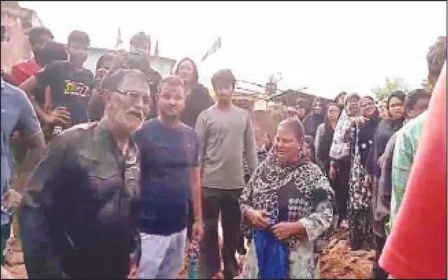 ମୁକ୍ତା ପ୍ରକଳ୍ପକୁ ପୂର୍ବତନ କାଉନ୍‌ସିଲର୍‌ଙ୍କ ବିରୋଧ: ଦେହରେ କିରାସିନି ଢାଳି ଆତ୍ମାହୁତି ଉଦ୍ୟମ