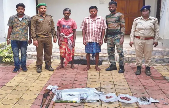 ଝିଙ୍କ ଶିକାର କରି ବନ୍ଧା ହେଲେ ପ୍ରଧାନଶିକ୍ଷକ ଓ ସାଥୀ: ମାଂସ, ଦେଶୀ ବନ୍ଧୁକ ଓ ଧନୁତୀର ଜବତ