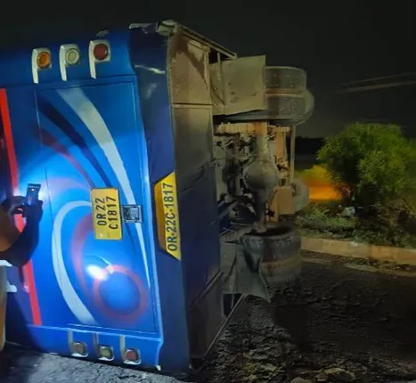 ଓଲଟିଲା ବୋଲବମ ଭକ୍ତଙ୍କୁ ନେଇ ଯାଉଥିବା ବସ୍ , ୧୭ ଆହତ