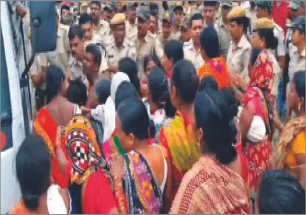 ଜାମକାନି ଖଣି ଆଗରେ ବିସ୍ଥାପିତଙ୍କ ଆନ୍ଦୋଳନ ଜାରି: ମାସେ ହେଲା କୋଇଲା ପରିବହନ ବନ୍ଦ