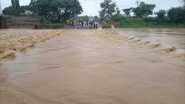 ଅସ୍ଥାୟୀ ପୋଲ ଉପରେ ପାଣି, ପାପଡାହାଣ୍ଡି-ଡାବୁଗାଁ ଯୋଗାଯୋଗ ବିଚ୍ଛିନ୍ନ