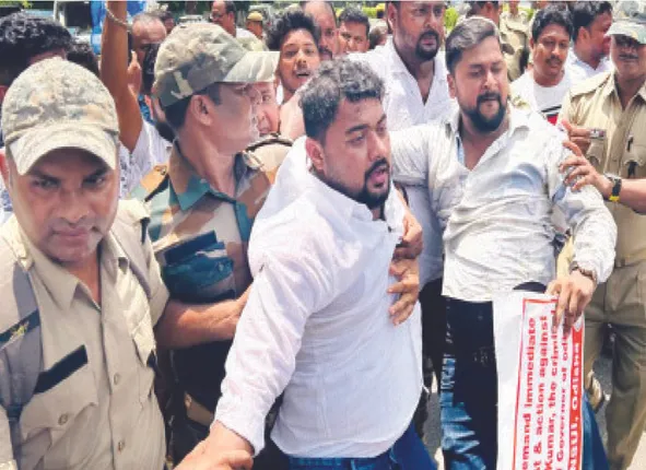 ଏଏସ୍‌ଓ ବୈକୁଣ୍ଠ ପ୍ରଧାନଙ୍କୁ ଆକ୍ରମଣ ଘଟଣା: ପୀଡ଼ିତଙ୍କ ସହ ରାଜ୍ୟପାଳଙ୍କ ଆଲୋଚନା