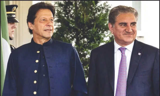 ବ୍ୟାନ୍‌ ହେବ ଇମ୍ରାନ୍‌ ଖାନ୍‌ଙ୍କ ପିଟିଆଇ: ପୂର୍ବତନ ବିଦେଶ ମନ୍ତ୍ରୀ ଓ ପିଟିଆଇ ଉପାଧ୍ୟକ୍ଷ ଶାହ ମହମ୍ମଦ କୁରେସି ଗିରଫ