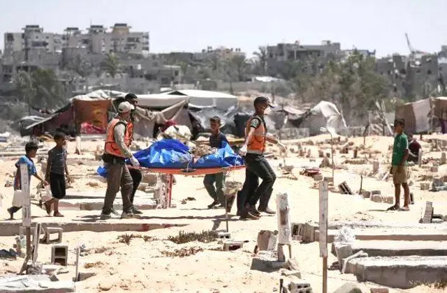 ଇସ୍ରାଏଲ୍-ହମାସ୍ ଯୁଦ୍ଧର ଛାତିଥରା ଦୃଶ୍ୟ: ରାସ୍ତାଘାଟ-ଖେଳ ପଡିଆରେ ମୃତଦେହକୁ କବର, ଗାଜାରେ ୪୦ ହଜାରରୁ ଅଧିକ ପାଲେଷ୍ଟାଇନୀୟ ନିହତ