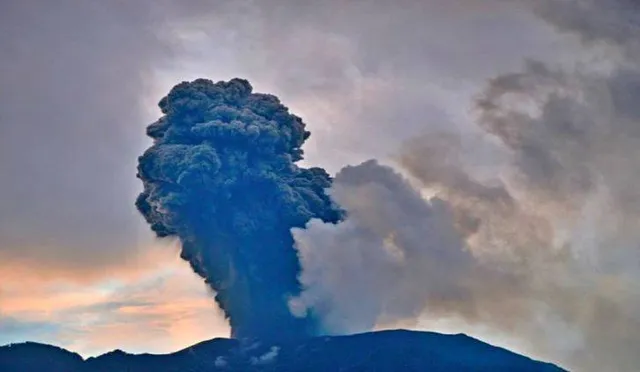 ୭.୦ ତୀବ୍ରତାଯୁକ୍ତ ଭୂକମ୍ପ ପରେ ଆଗ୍ନେୟଗିରି ଉଦ୍‌ଗିରଣ, ୩୦୦ କିଲୋମିଟର ଅଞ୍ଚଳରେ ସୁନାମି ଚେତାବନୀ