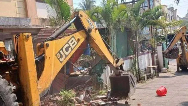 ମୋହନଙ୍କ ବୁଲଡୋଜର ଭଦ୍ରକରେ ଚାଲିଲା: ଜବରଦଖଲ ଉଚ୍ଛେଦ