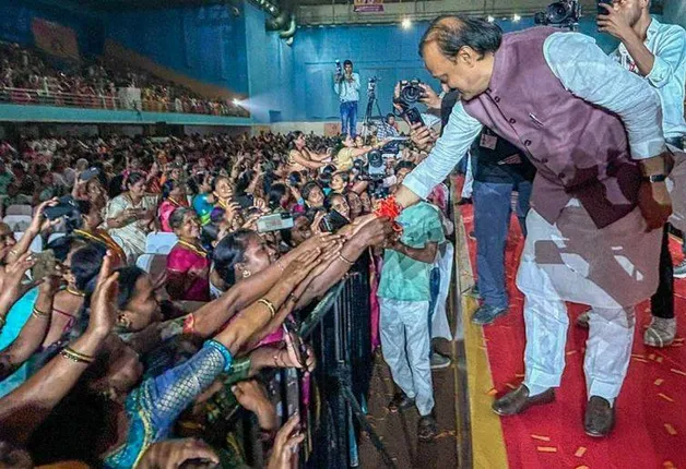 'ସନ୍ତାନ ଜନ୍ମ ଈଶ୍ବରଙ୍କର ନୁହେଁ ସ୍ୱାମୀଙ୍କ କୃପା: ଅଜିତ ପାୱାର କାହିଁକି ମହିଳାମାନଙ୍କୁ ଏପରି କହିଲେ?...