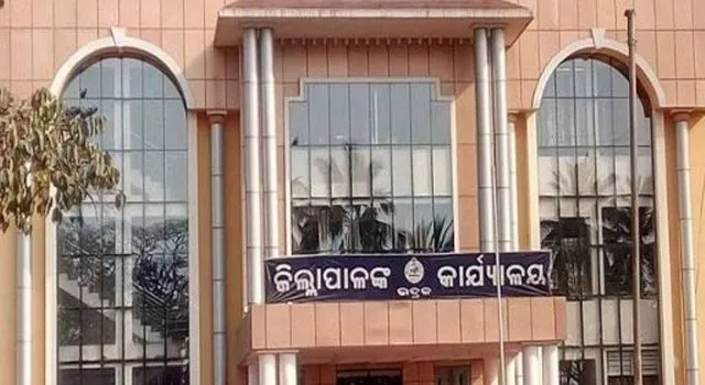 ନାଳ ଉପରେ ସରକାରୀ ଗୃହ ନିର୍ମାଣ: ଜିଲ୍ଲାପାଳଙ୍କ ପ୍ରତିଶ୍ରୁତି ପାଣିର ଗାର