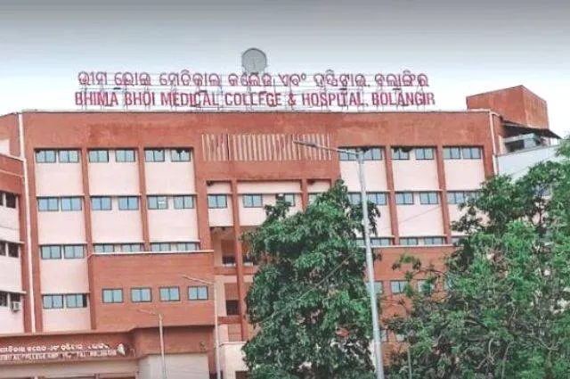 କୁଖ୍ୟାତ ଅପରାଧୀଙ୍କୁ ଗୋଡ଼ାଇ ଗୋଡ଼ାଇ ଖଣ୍ଡାଚୋଟ ଦେଲେ ୧୦ ଯୁବକ