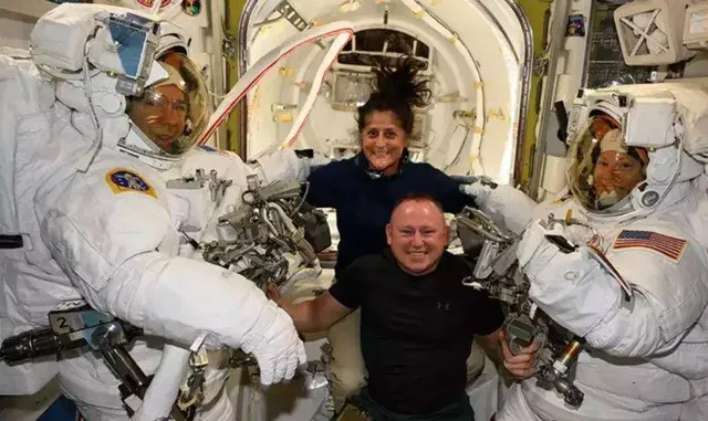 ସୁନୀତା ୱିଲିୟମ୍ସଙ୍କ ପାଇଁ ମହାକାଶରେ ବଡ଼ ବିପଦ! ଚୀନ୍‌ ରକେଟ୍ ବିସ୍ଫୋରଣ ହୋଇ ୭୦୦ ଖଣ୍ଡ ହେଲା, ସ୍ପେସ୍ ଷ୍ଟେସନ ଆଡକୁ ମାଡି ଆସୁଛି ଆବର୍ଜନା