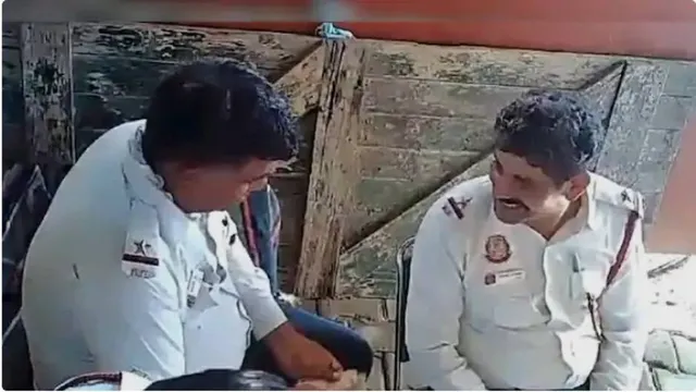 ଲାଞ୍ଚ ଟଙ୍କା ଭାଗବଣ୍ଟା କରୁଥିବା ଭିଡିଓ ଭାଇରାଲ ହେବାପରେ ନିଲମ୍ବିତ ହେଲେ ତିନିଜଣ ଟ୍ରାଫିକ ପୁଲିସ କର୍ମଚାରୀ