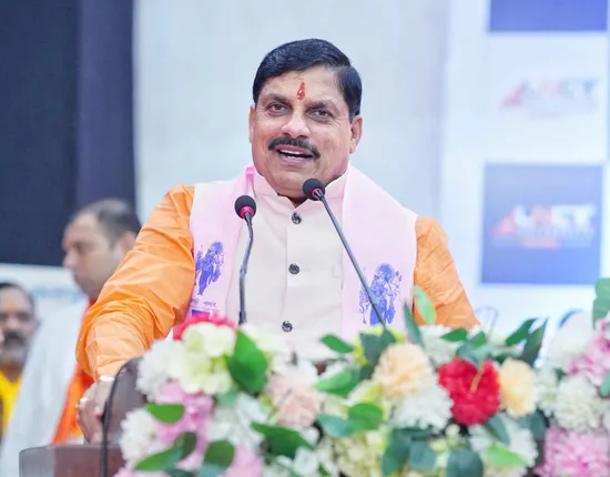 ମଧ୍ୟପ୍ରଦେଶ ମୁଖ୍ୟମନ୍ତ୍ରୀଙ୍କ ଗାଡ଼ିକୁ ଧକ୍କାଦେଲା ଅଟୋ, ୩ ଆହତ