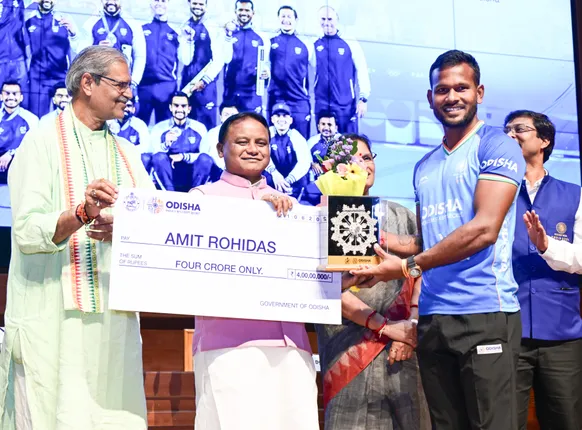 ଭାରତୀୟ ହକି ଦଳର ହିରୋମାନଙ୍କୁ ଭବ୍ୟ ସମ୍ବର୍ଦ୍ଧନା: ଦଳର ପ୍ରତ୍ୟେକ ଖେଳାଳିଙ୍କୁ ୧୫ ଲକ୍ଷ ଟଙ୍କା, ଓଡିଆ ଖେଳାଳି ଅମିତ୍‌ଙ୍କୁ ମିଳିଲା ୪ କୋଟି